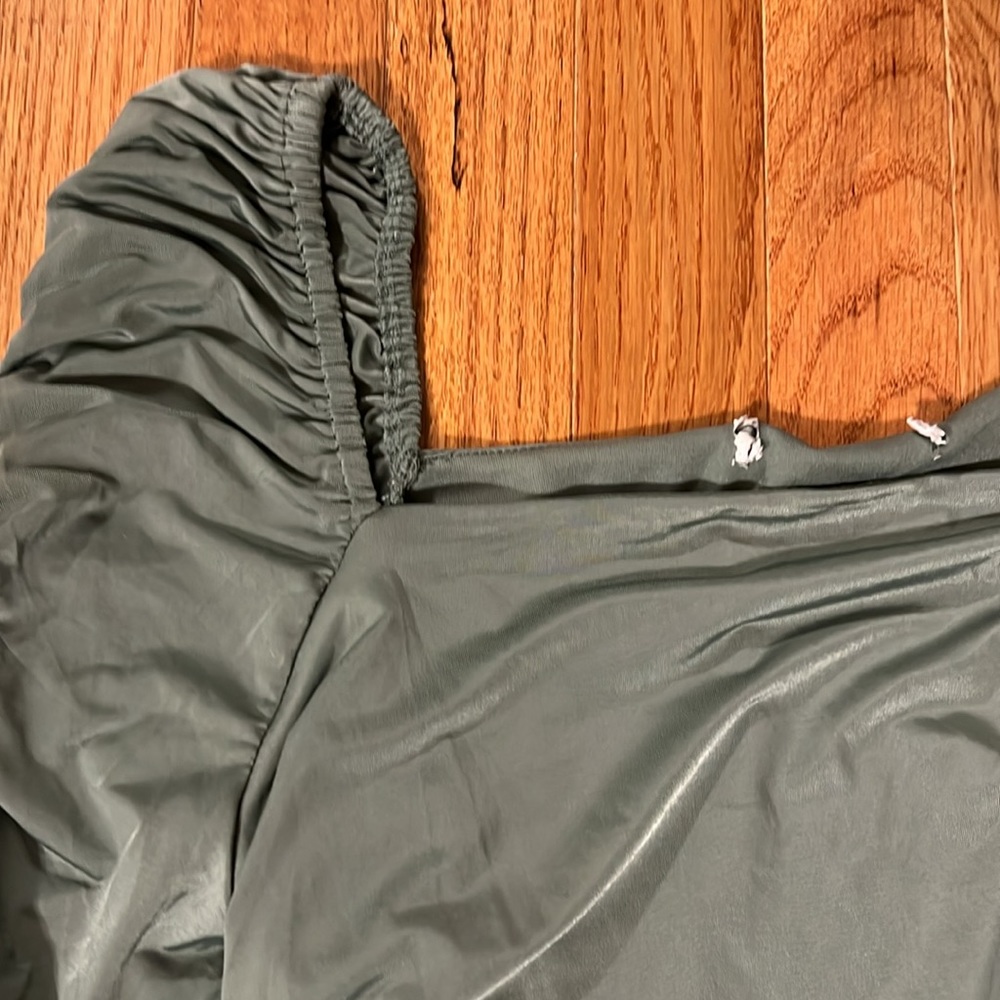 Medium Top - Picture 2 of 3